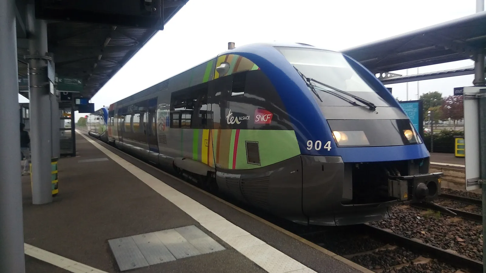 Un TER à la gare d'Entzheim-Aéroport