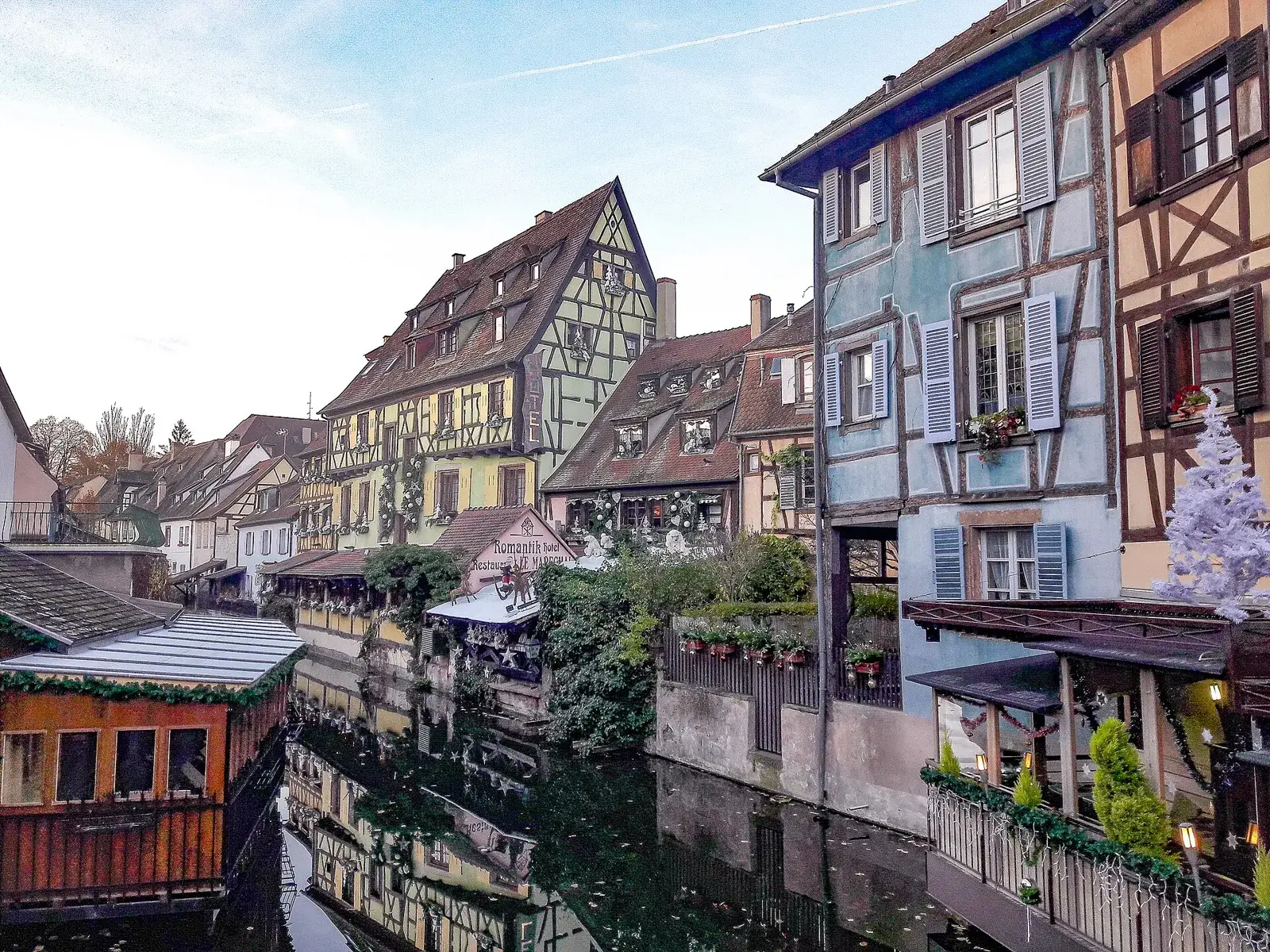 La Petite Venise de Colmar décorée pour Noël, maisons à colombages au bord de la Lauch