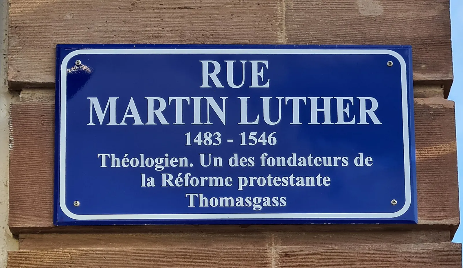 Plaque de la rue Martin-Luther avec son nom alsacien Thomasgass