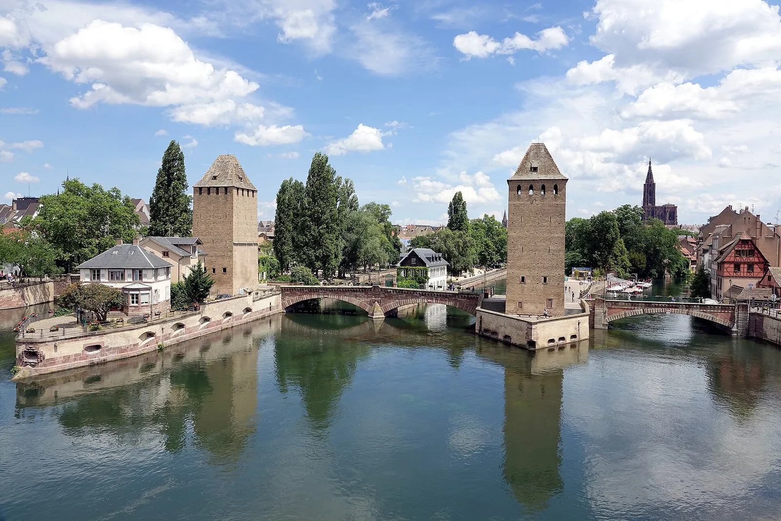 Les Ponts Couverts et la cathédrale de Strasbourg vus depuis le Barrage Vauban